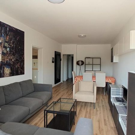 5 Min To The Beach Holiday Shared Apartment Incl Netflix - Private Room In 3 Bdr Apt Larnaca Exteriör bild