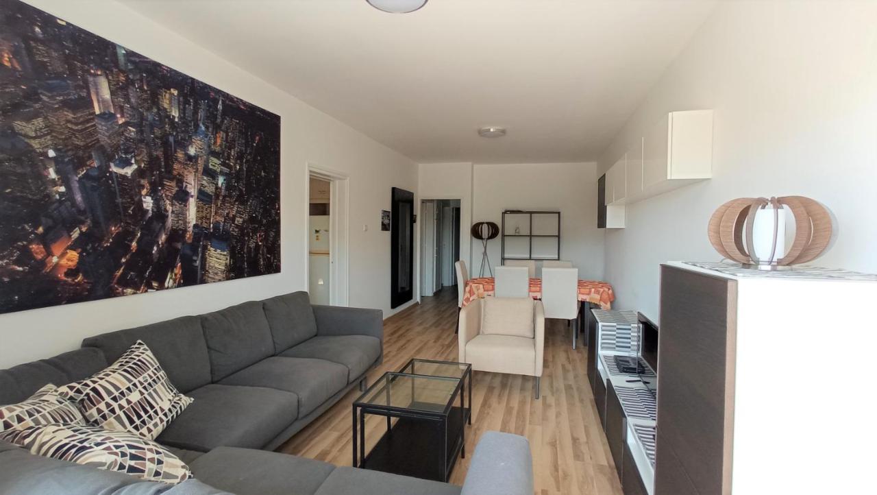 5 Min To The Beach Holiday Shared Apartment Incl Netflix - Private Room In 3 Bdr Apt Larnaca Exteriör bild