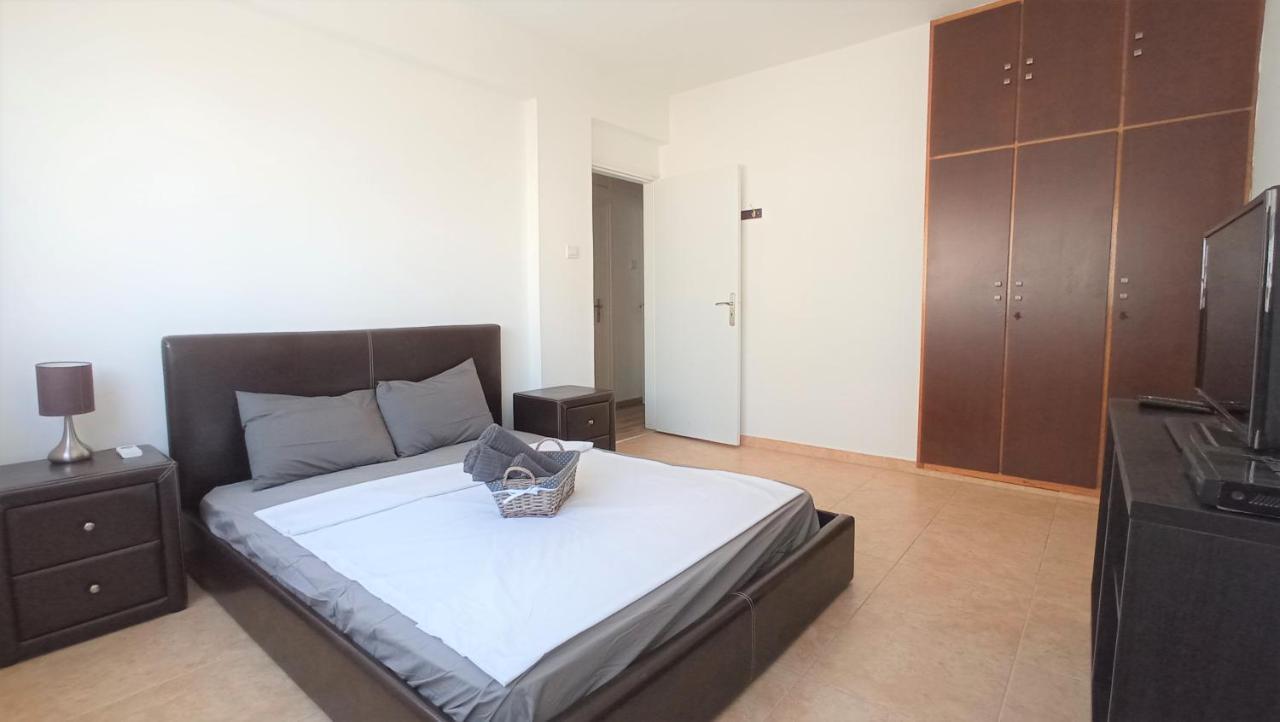 5 Min To The Beach Holiday Shared Apartment Incl Netflix - Private Room In 3 Bdr Apt Larnaca Exteriör bild