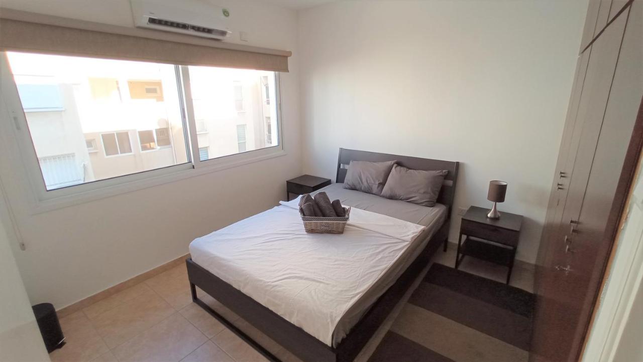 5 Min To The Beach Holiday Shared Apartment Incl Netflix - Private Room In 3 Bdr Apt Larnaca Exteriör bild