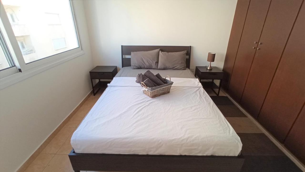 5 Min To The Beach Holiday Shared Apartment Incl Netflix - Private Room In 3 Bdr Apt Larnaca Exteriör bild