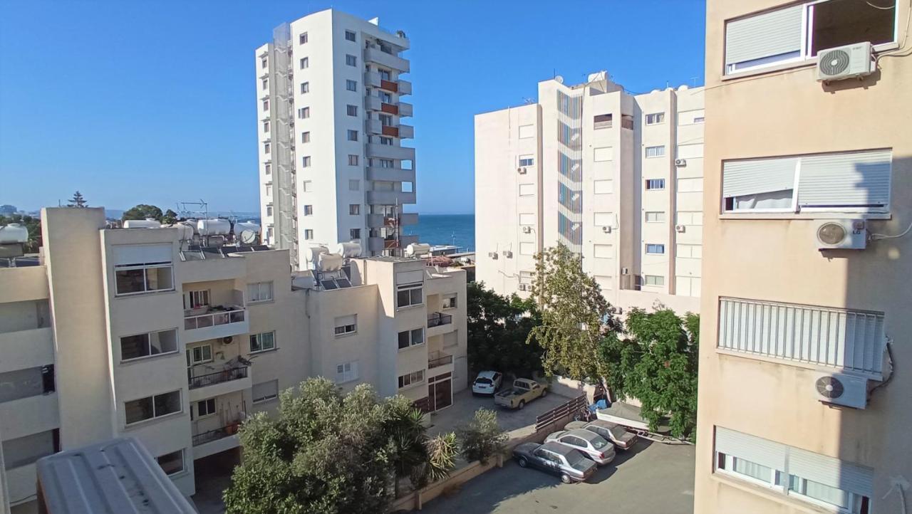 5 Min To The Beach Holiday Shared Apartment Incl Netflix - Private Room In 3 Bdr Apt Larnaca Exteriör bild