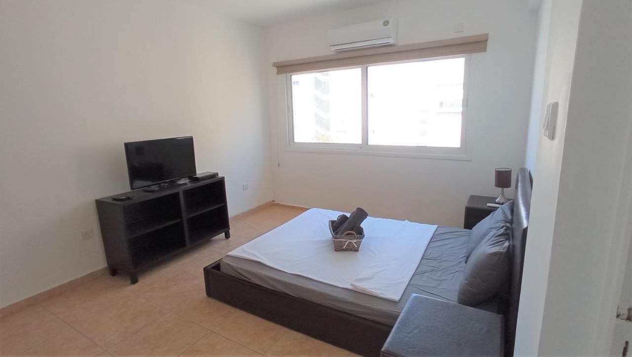 5 Min To The Beach Holiday Shared Apartment Incl Netflix - Private Room In 3 Bdr Apt Larnaca Exteriör bild