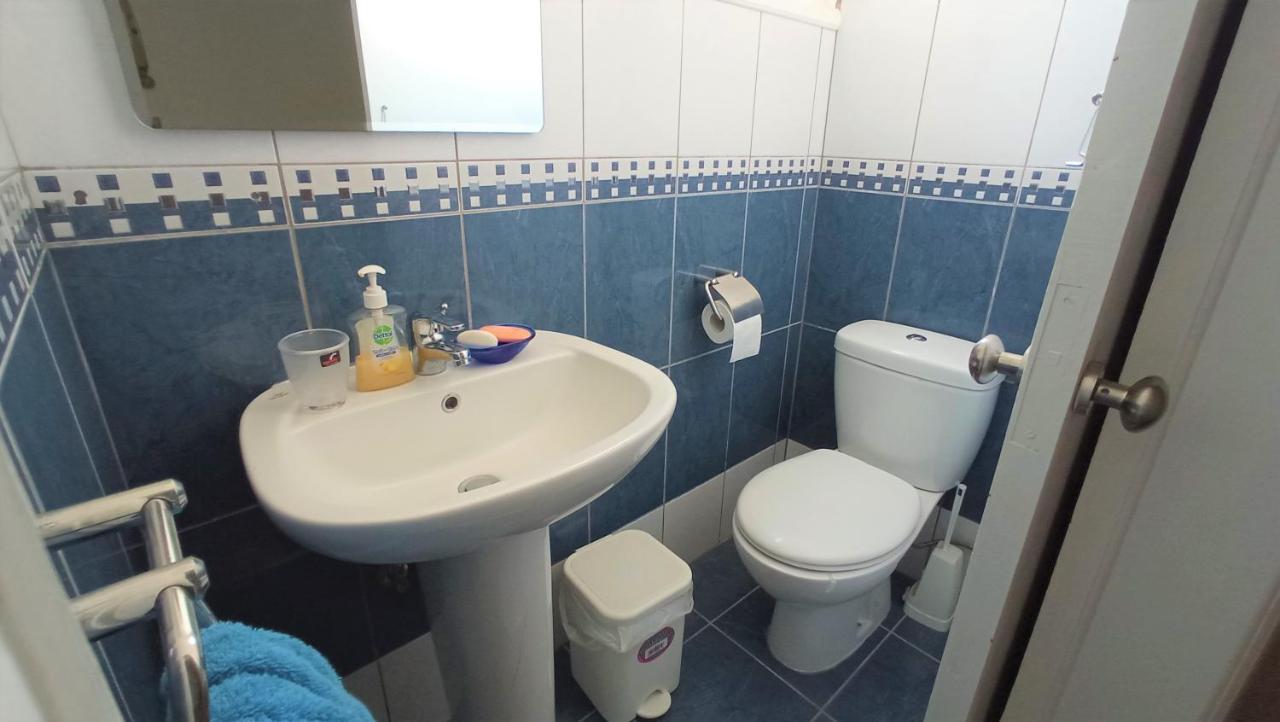 5 Min To The Beach Holiday Shared Apartment Incl Netflix - Private Room In 3 Bdr Apt Larnaca Exteriör bild